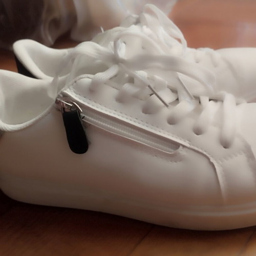 Sneakers like new, size 40, white athletic style
