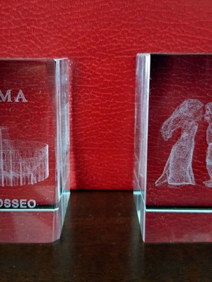 Glass decorative set of 2, like new