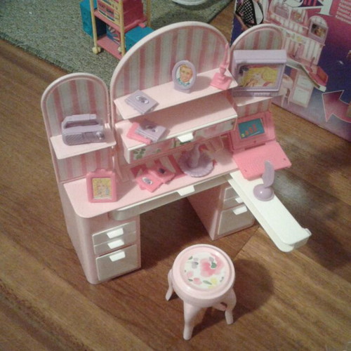 Barbie 2 in 1 set like new with extra pieces