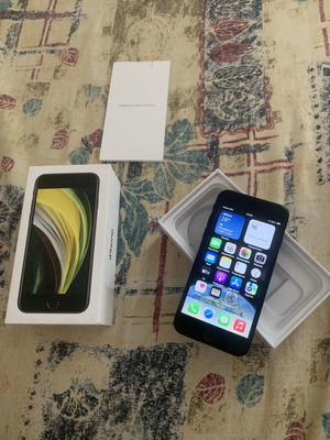 iPhone SE 2020 like new, 64GB, black, with box and accessories
