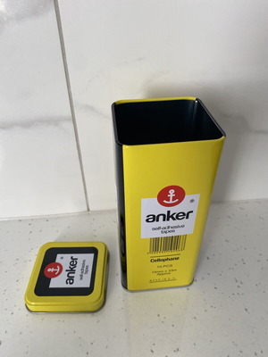 Метално кутия Anker жълто и черно, като нова