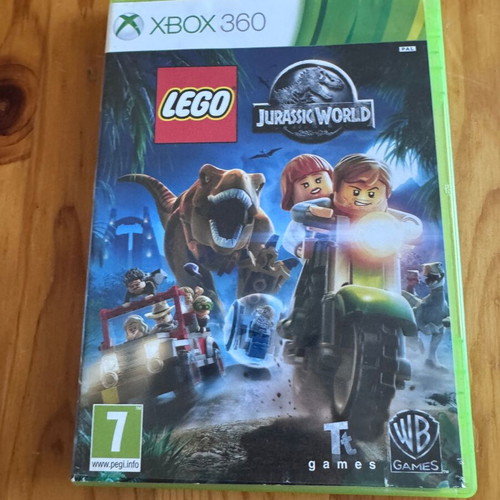 Lego Jurassic World Xbox 360 game like new, broken case