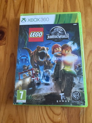 Lego Jurassic World Xbox 360 game like new, broken case