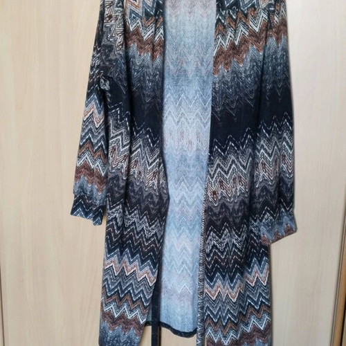 Dress with cross closure and zigzag pattern like new, gray multicolor