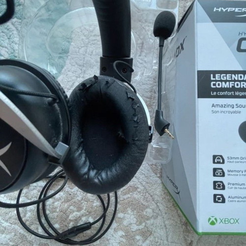 HyperX Cloudx Xbox Over Ear Gaming Headset new with 3.5mm connection