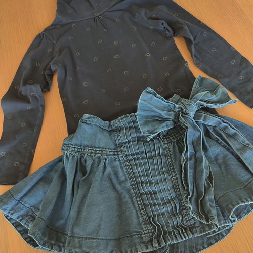Dolce&Gabbana denim skirt used for girls 4-6 years with bow and pleats
