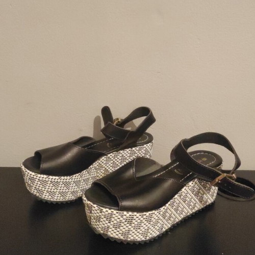 Migato platform sandals size 37 like new, black and white