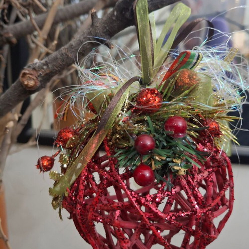 Handmade Christmas rattan balls, red and gold, set of 2