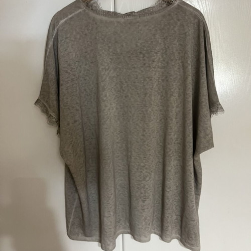 Women's blouse with lace details on V and sleeves, grey beige