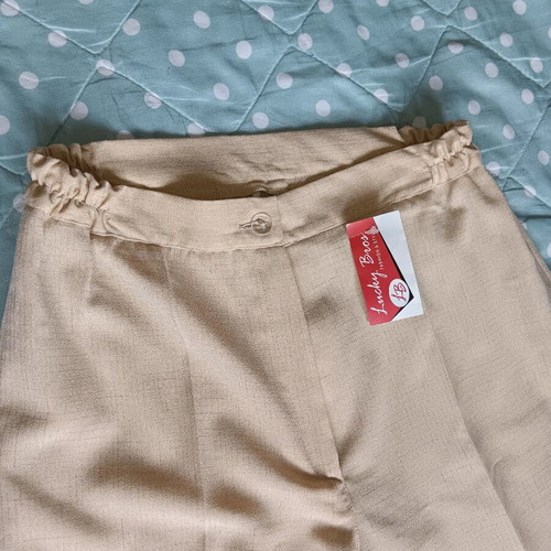 Women's beige pants new, size medium