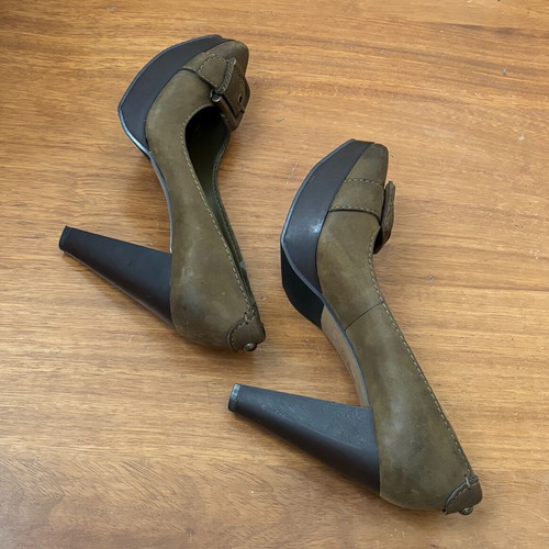 Nine West khaki leather pumps like new, size 39.5