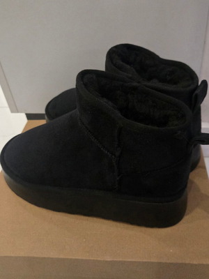Boots new, warm, black, size 40
