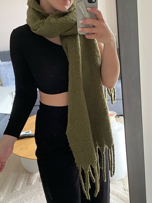 Stradivarius oil scarf used, green