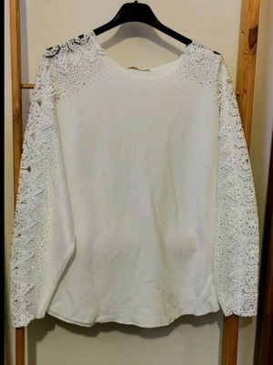 Blouse with special sleeve new, white lace with studs