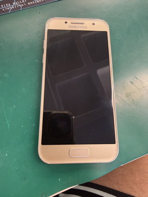Samsung A3 smartphone used, gold, 16GB, Android