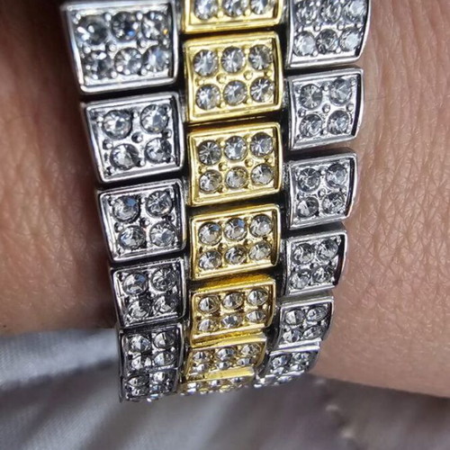 Wristwatch new, beautiful, unisex