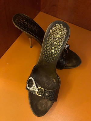 Women's sandal like new, brown, size 37 with design and rhinestones