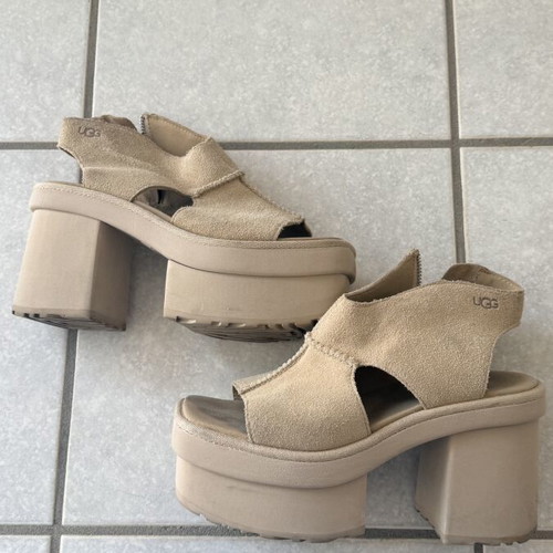 Ugg Goldenstar Hi Cutout Slide beige suede, like new
