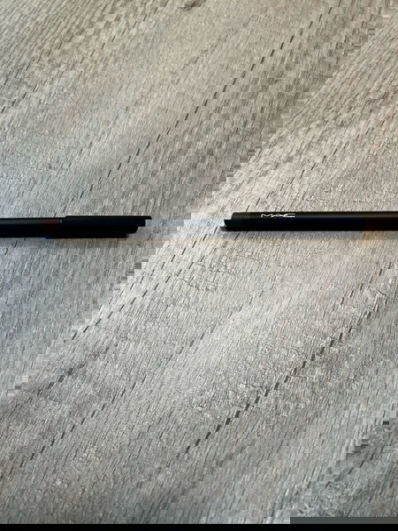 Mac lip pencil στην απόχρωση Cork.