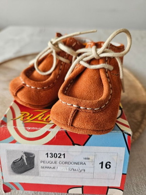 RiZitos Peuque Cordonera baby shoes new, natural suede size 16