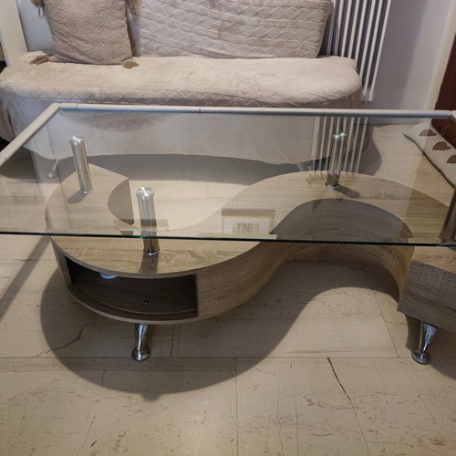 Sigma coffee table like new with glass top and wooden base