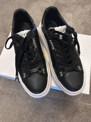 Guess sneakers size 43 black like new