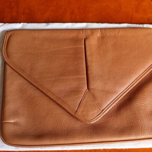 Leather envelope shoulder bag, camel color, medium size