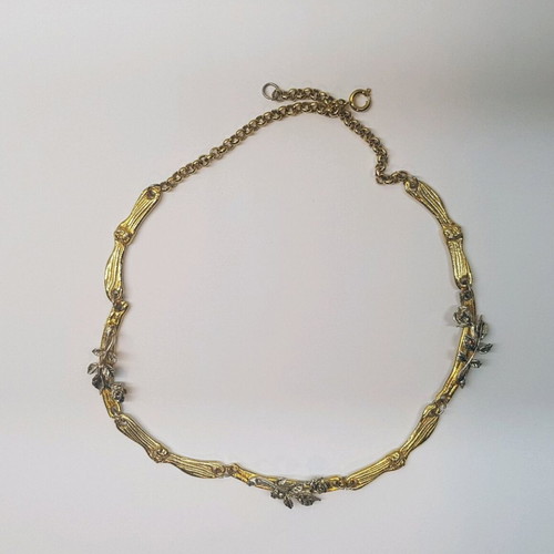 Necklace with embossed roses in gold and silver tones