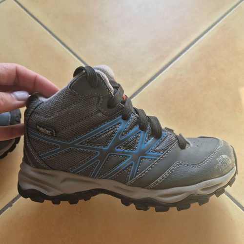 The North Face kids boot like new, gray, sizes 33-36