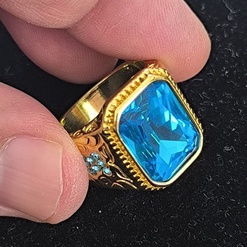 Vintage gold tone men's ring with large blue rectangular stone