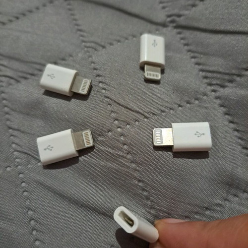 1 piece Micro USB to Lightning / Apple adapter
