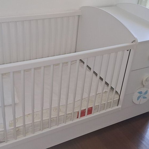 Convertible Baby Cot like new with changing table and mattress