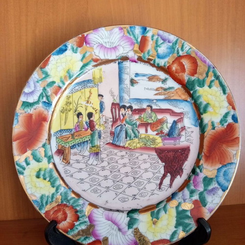 Porcelain decorative plate with oriental figures, Rose Medallion style, 25.5 cm