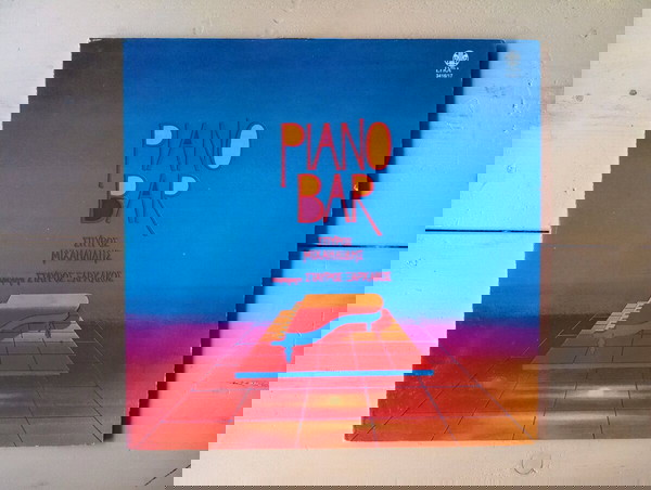 ΣΤΑΥΡΟΣ ΞΑΡΧΑΚΟΣ • PIANO BAR