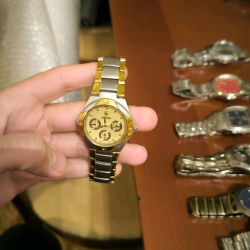 Men's watch needs battery