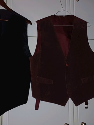 Γιλέκα μεταχειρισμένα, πακέτο 2 μαύρο και μπορντό large