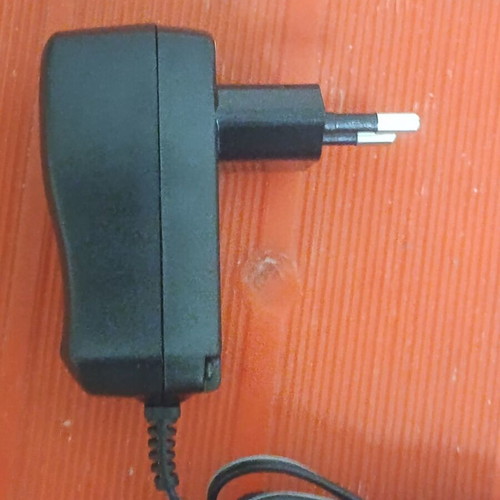 Adjustable voltage power supply 600 mA (3 to 12V)