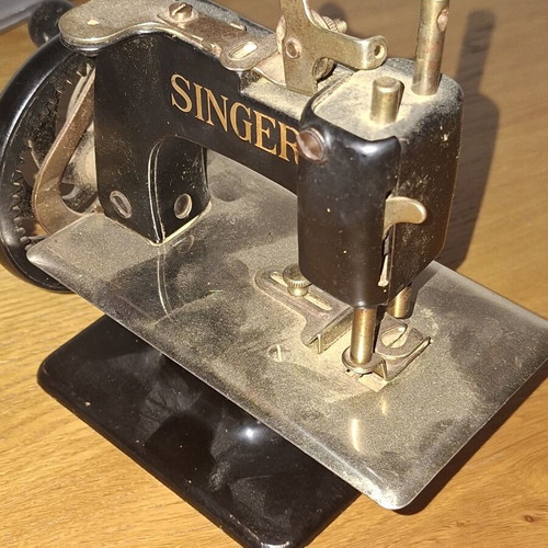 Singer commemorative children's sewing machine for 200 years