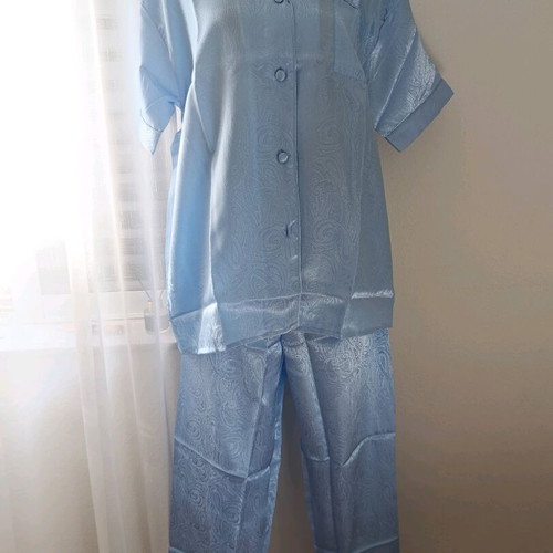 Satin short-sleeve pajamas XL turquoise with patterns, new