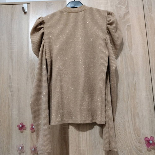 Lame knitted blouse with puff sleeves like new, beige and gold