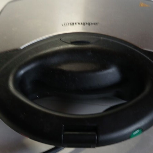 Toaster used, works normally despite damage