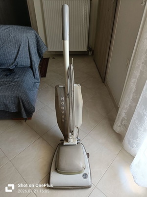 Hoover vacuum cleaner used, ideal for carpets and rugs