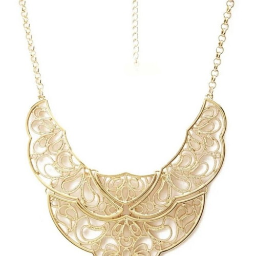 Statement necklace new with elegant cutout design