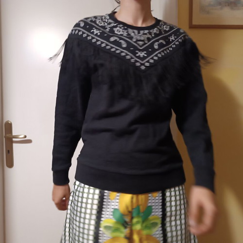 Mango sweatshirt with white floral print and fringes, like new, size M