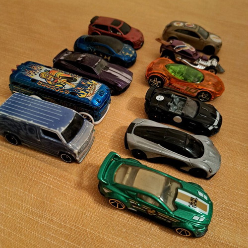 Hot Wheels and Matchbox toy cars like new, set of 11