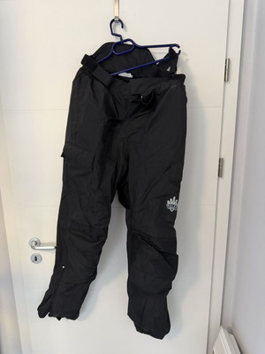 Motorcycle pants with protectors, size L/XL, rain suitable