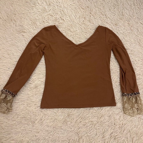 Elastic blouse used with leopard pattern and lace sleeves brown
