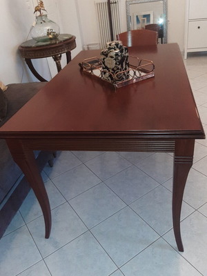 Dining set solid wood with 4 chairs like new, leather seats