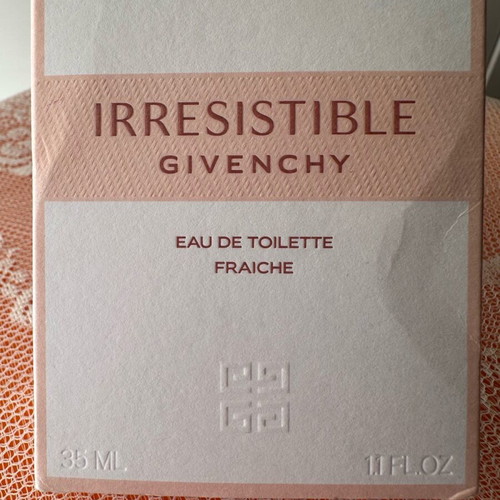 Irresistible Givenchy Eau De Toilette Fraiche like new 35 ml