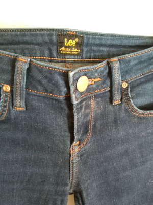 Authentic Lee women's dark blue jeans like new
